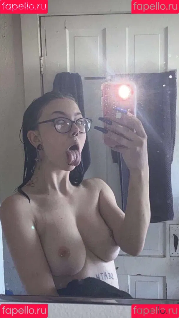 Radianttoilet Onlyfans Photo Gallery 