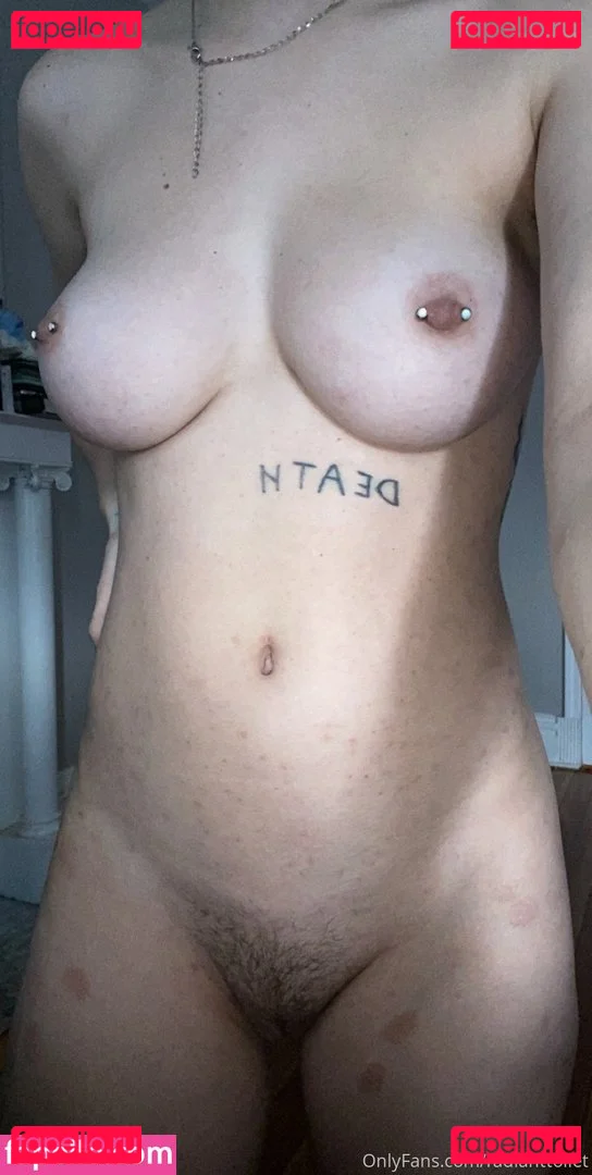 Radianttoilet Onlyfans Photo Gallery 