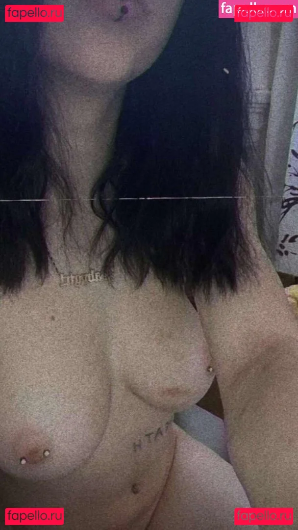 Radianttoilet Onlyfans Photo Gallery 