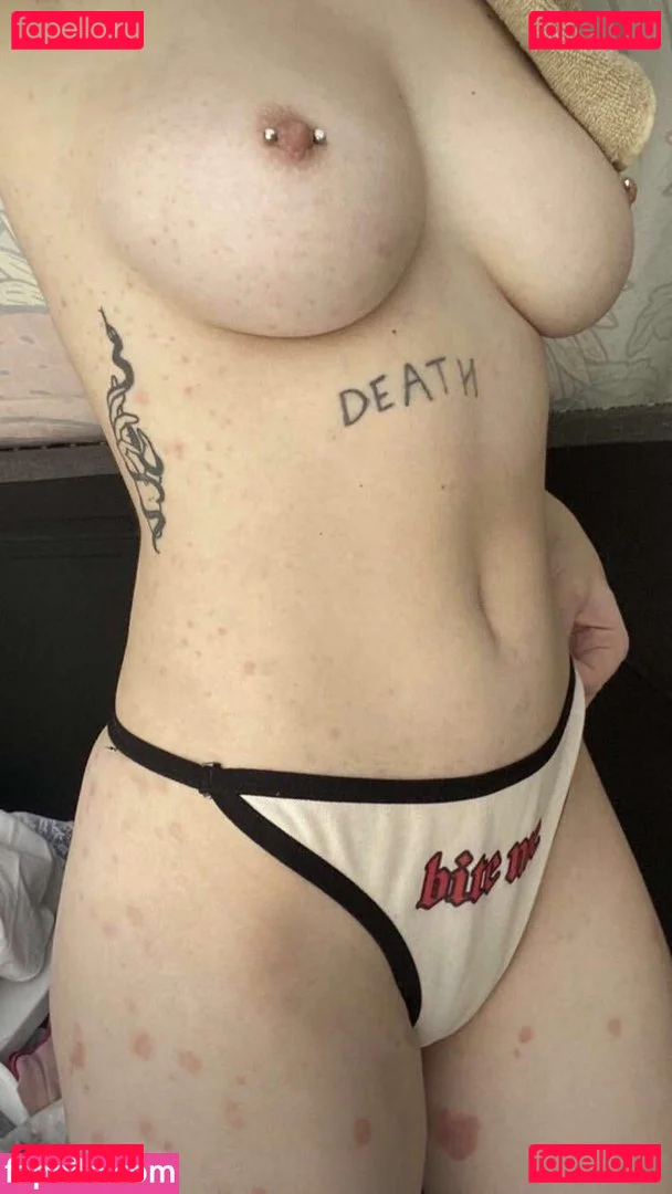 Radianttoilet Onlyfans Photo Gallery 