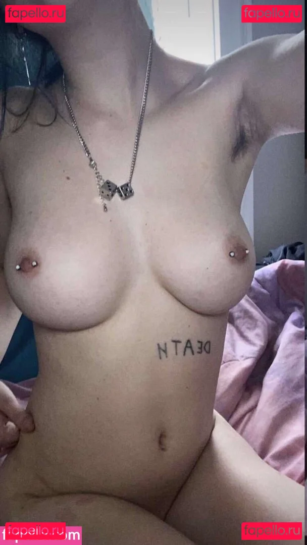 Radianttoilet Onlyfans Photo Gallery 