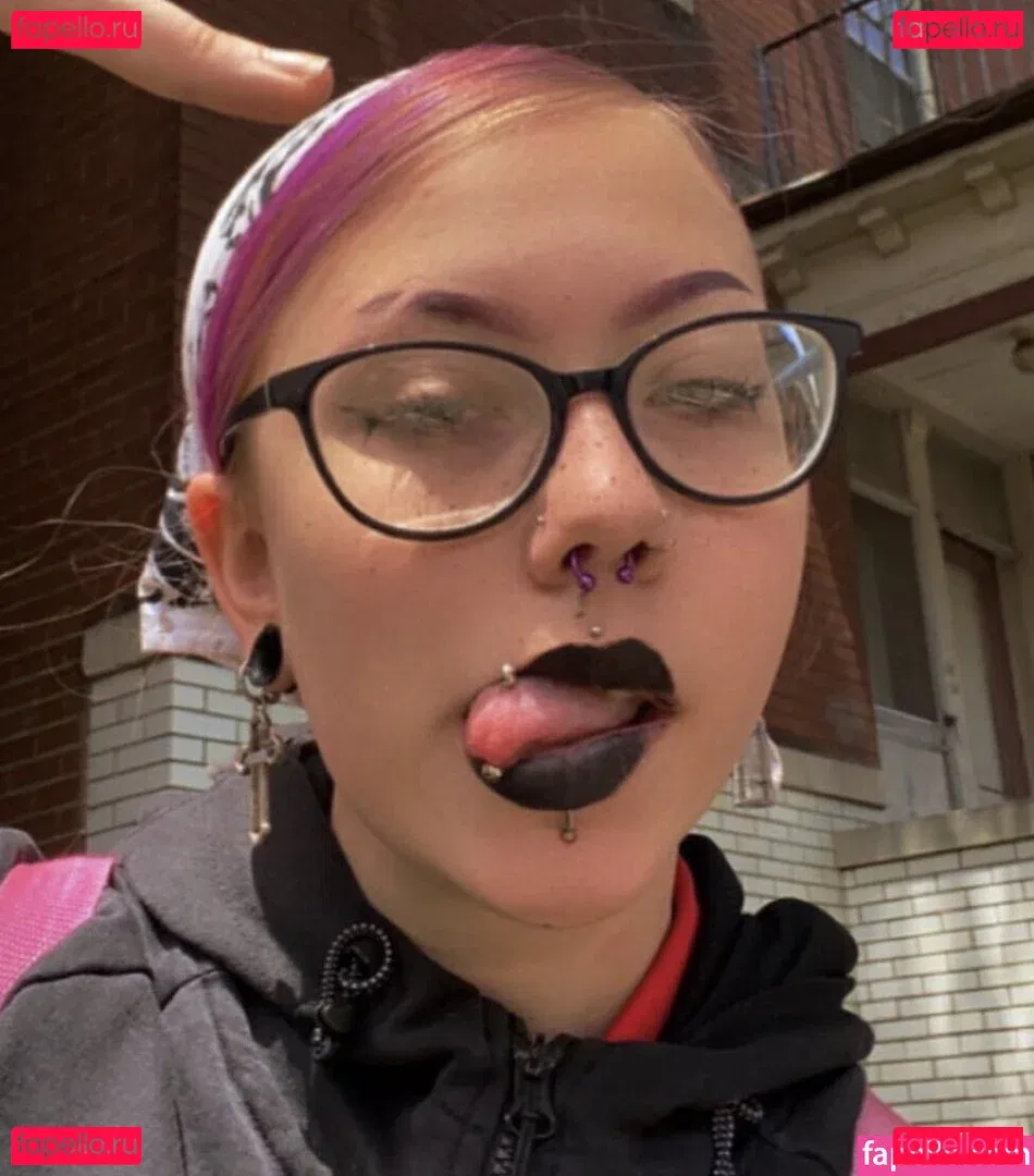 Radianttoilet Onlyfans Photo Gallery 