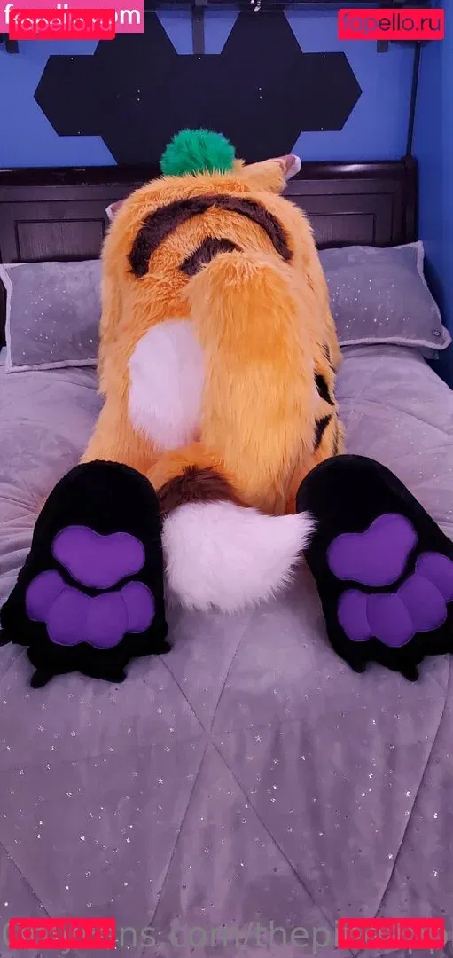 thepineapplefox Onlyfans Photo Gallery 