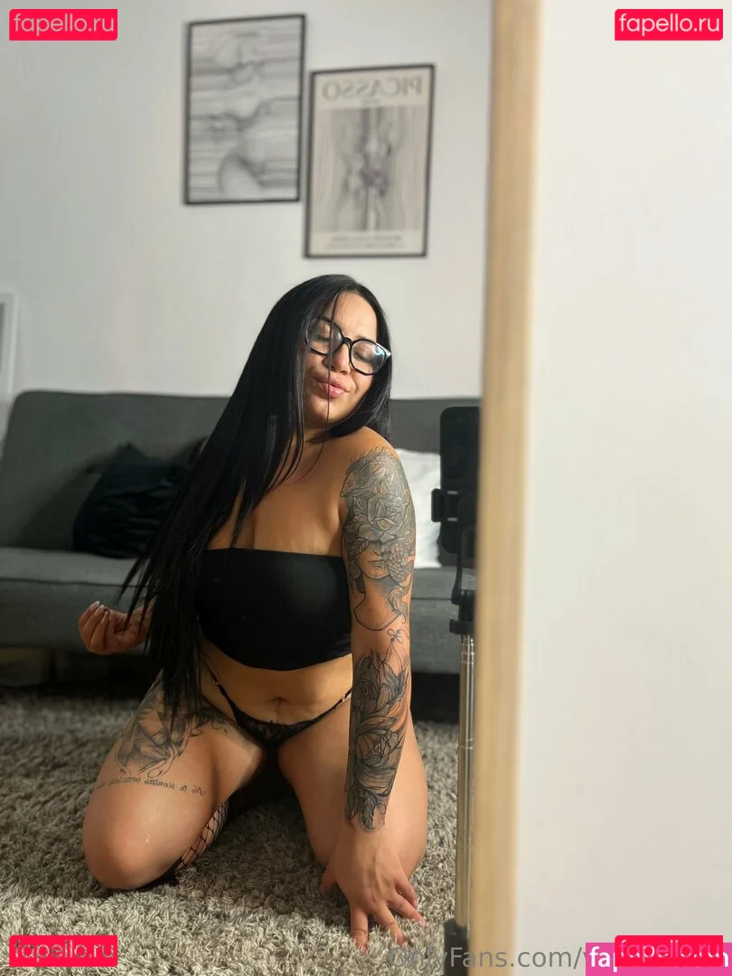 verolovev2 Onlyfans Photo Gallery 