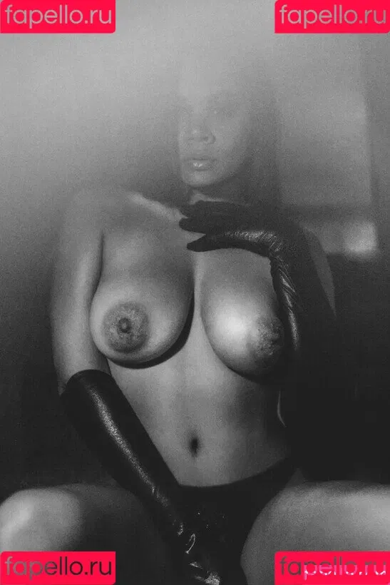 L.Shima Onlyfans Photo Gallery 