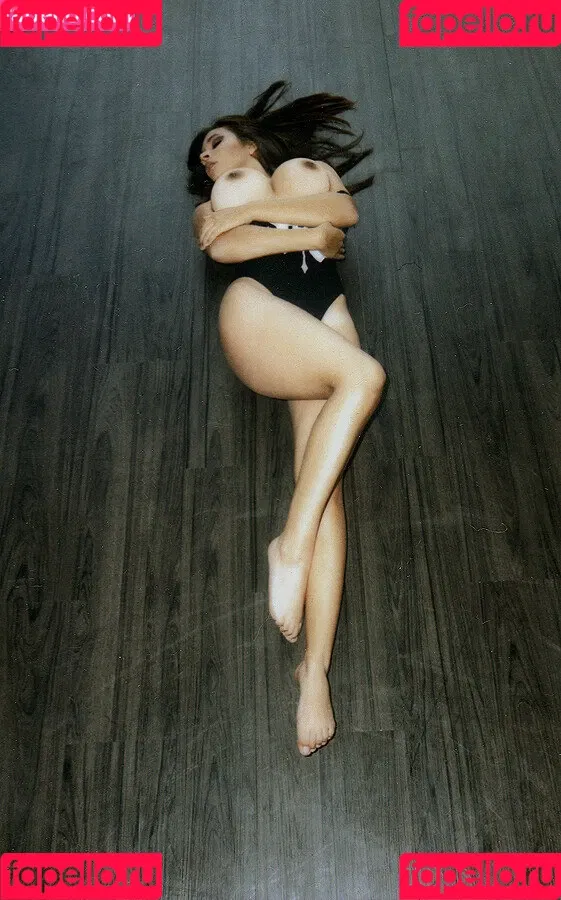 L.Shima Onlyfans Photo Gallery 