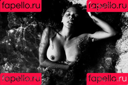 L.Shima Onlyfans Photo Gallery 