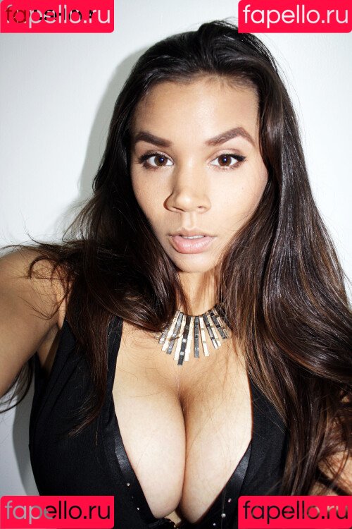 L.Shima Onlyfans Photo Gallery 