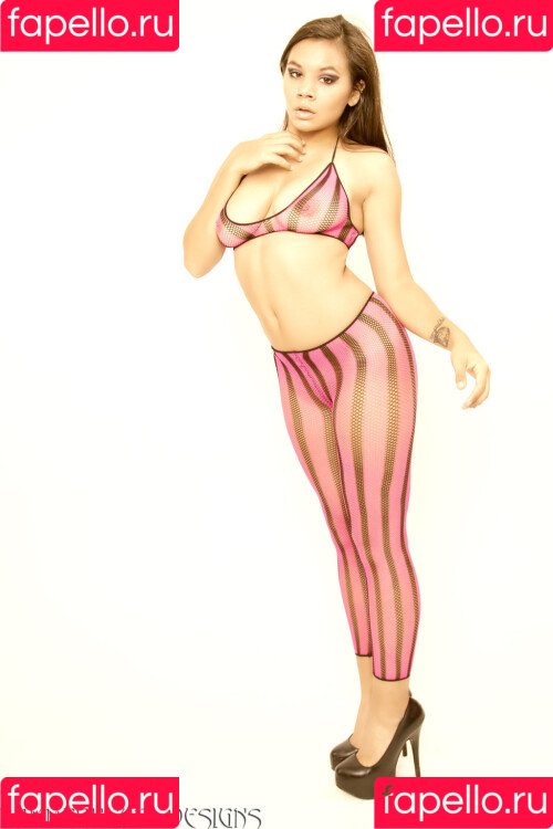 L.Shima Onlyfans Photo Gallery 