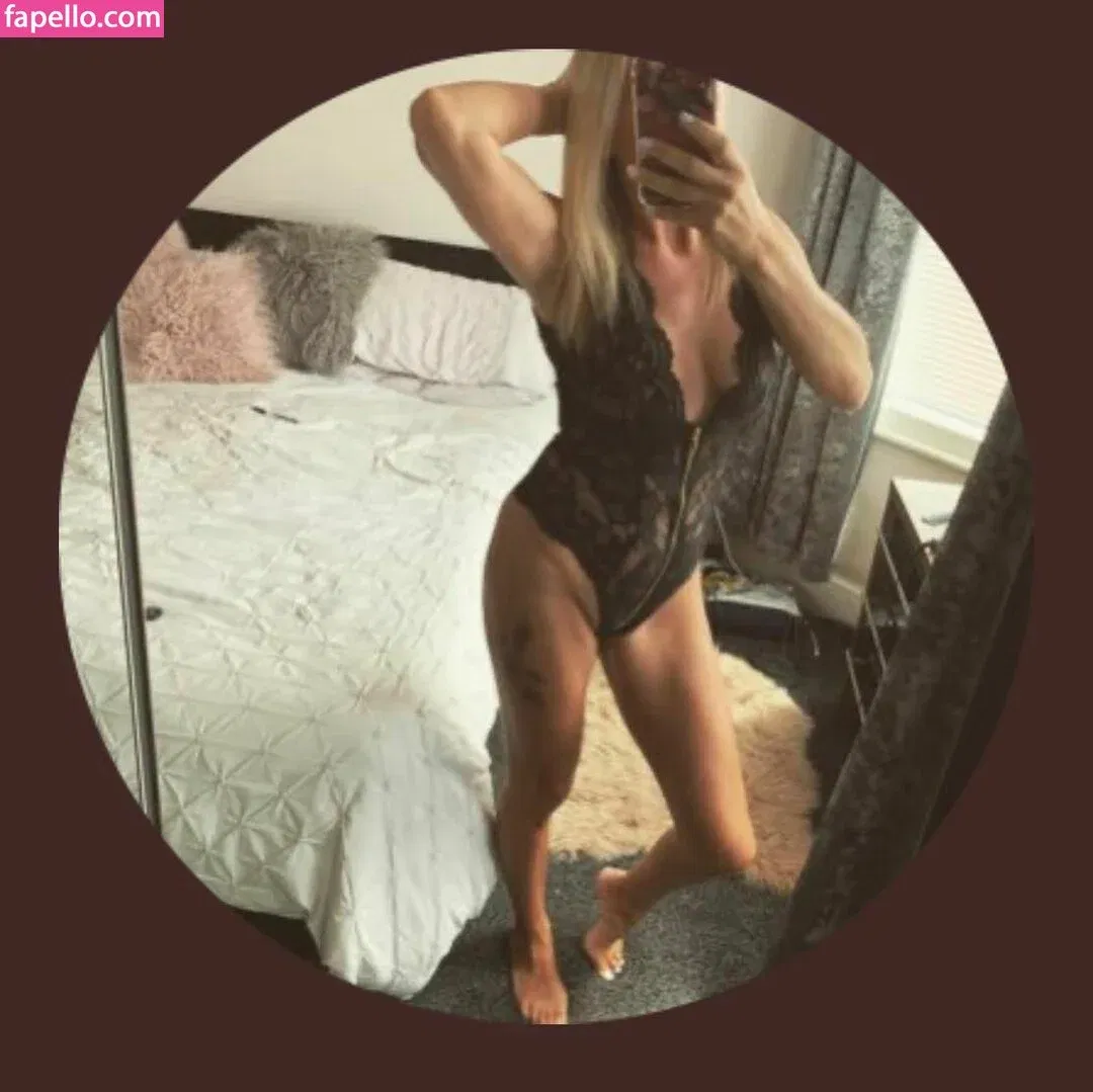 emily-smith Onlyfans Photo Gallery 