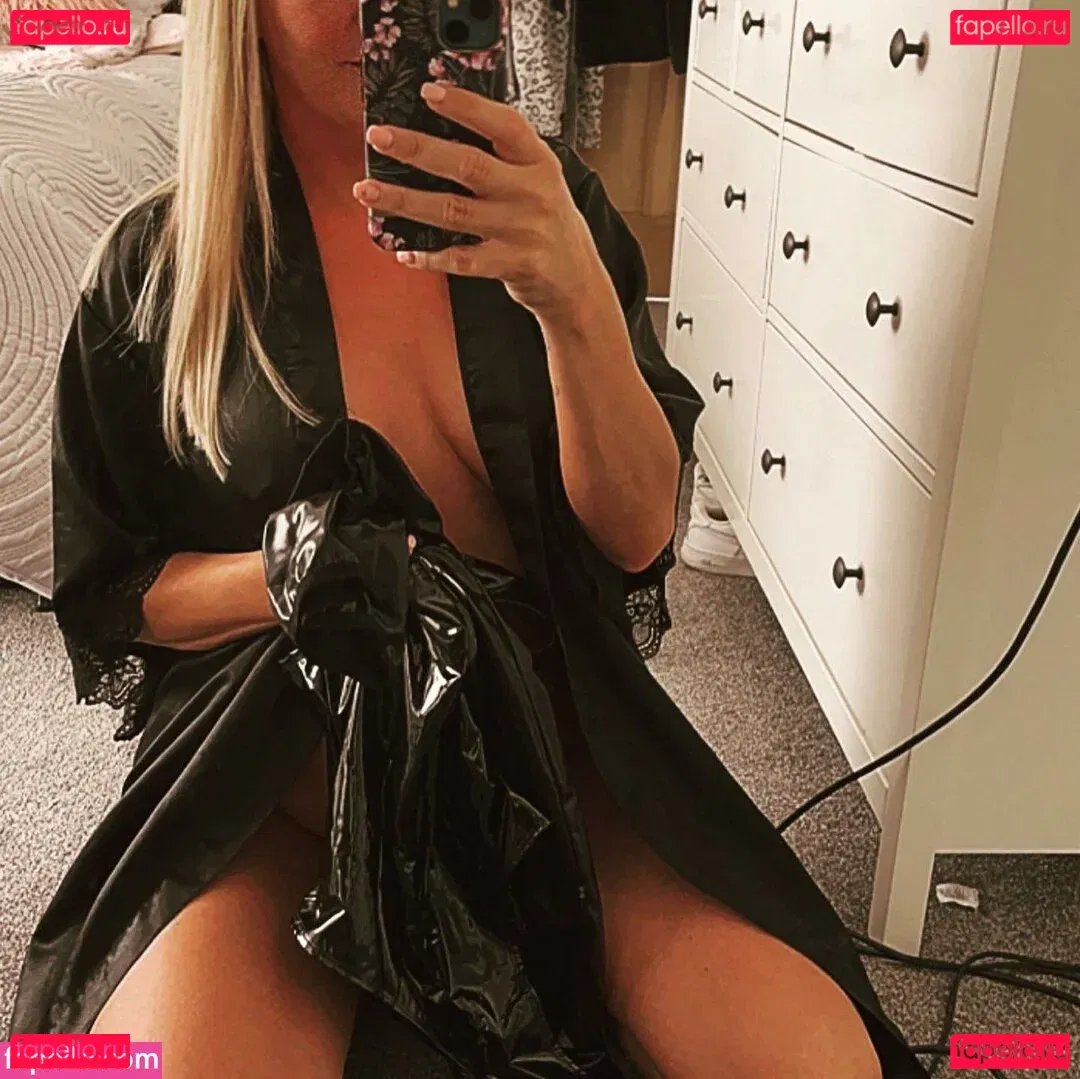 emily-smith Onlyfans Photo Gallery 