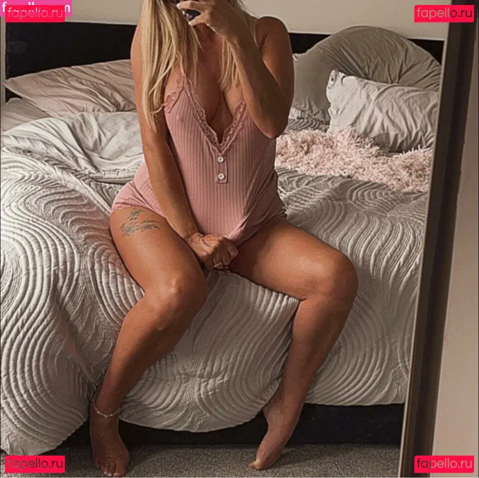 emily-smith Onlyfans Photo Gallery 