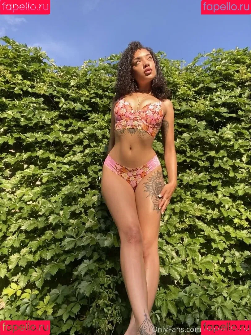 omgzadafree Onlyfans Photo Gallery 