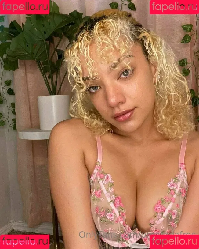omgzadafree Onlyfans Photo Gallery 