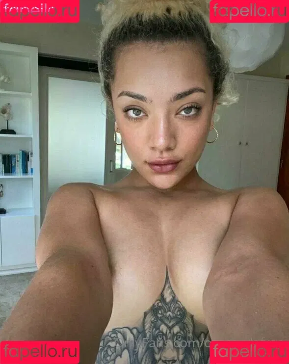omgzadafree Onlyfans Photo Gallery 