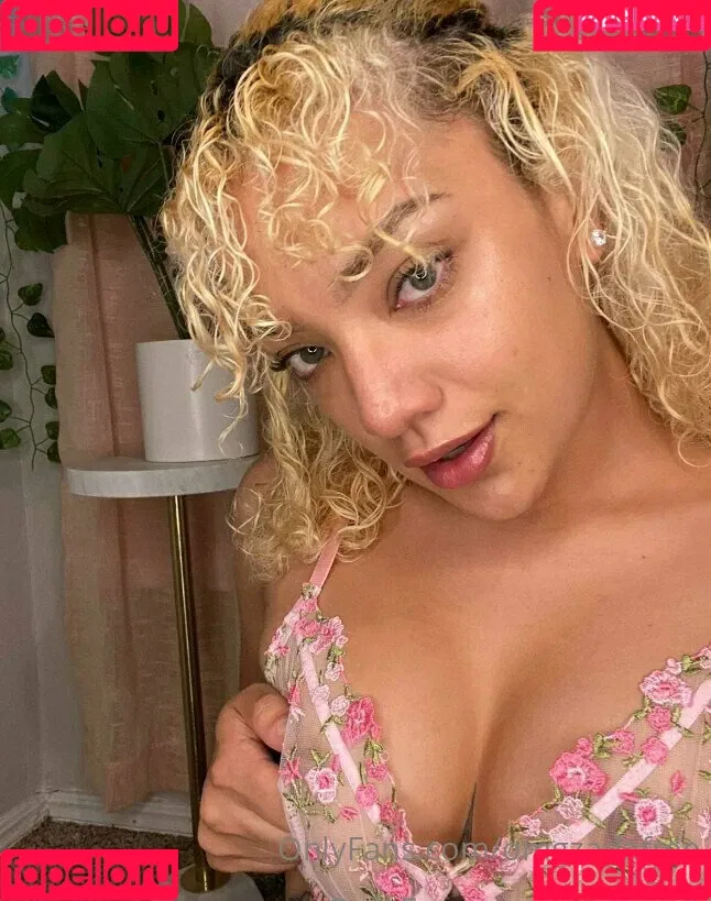 omgzadafree Onlyfans Photo Gallery 