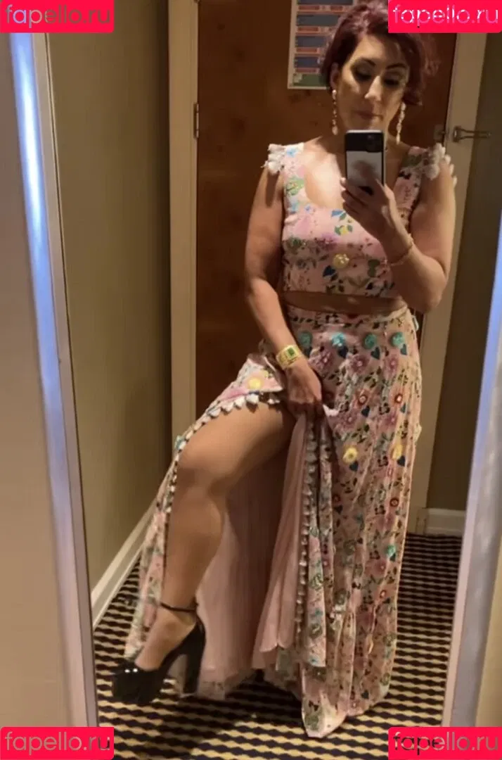 Saira Khan Onlyfans Photo Gallery 