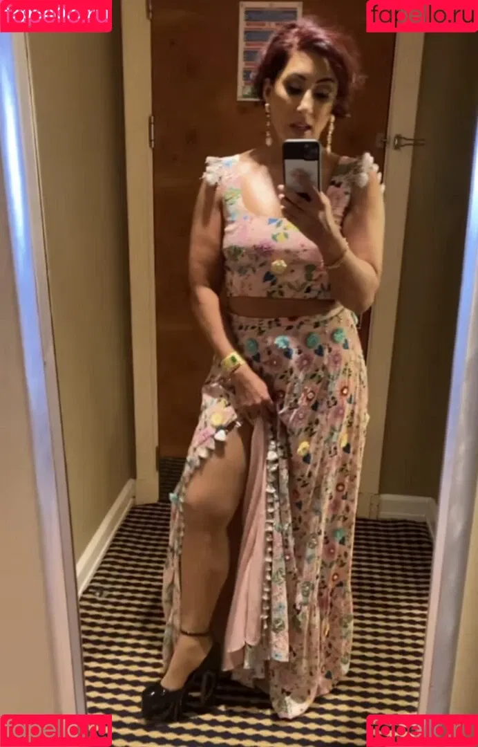 Saira Khan Onlyfans Photo Gallery 