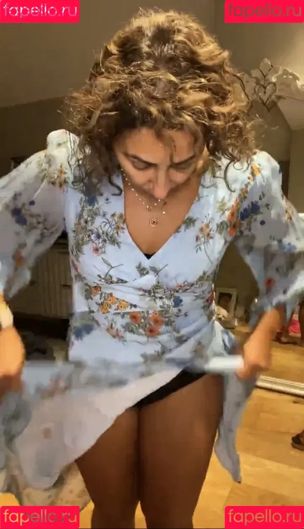 Saira Khan Onlyfans Photo Gallery 