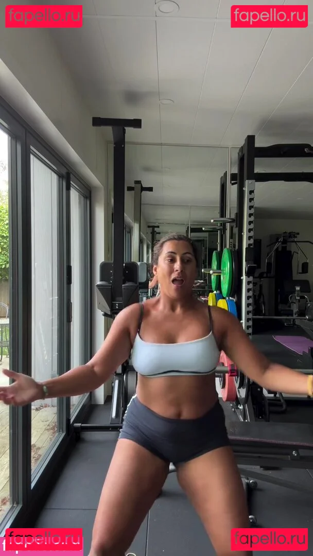 Saira Khan Onlyfans Photo Gallery 