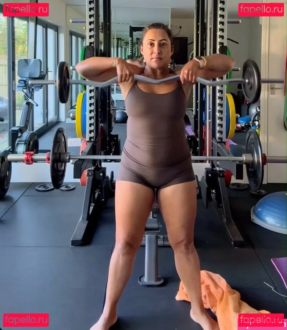 Saira Khan Onlyfans Photo Gallery 