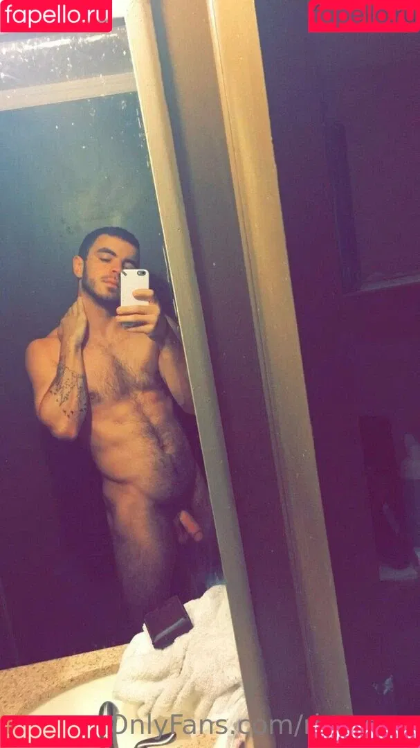 rhtwoun Onlyfans Photo Gallery 