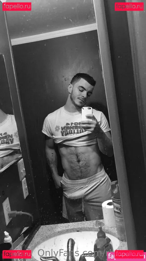 rhtwoun Onlyfans Photo Gallery 