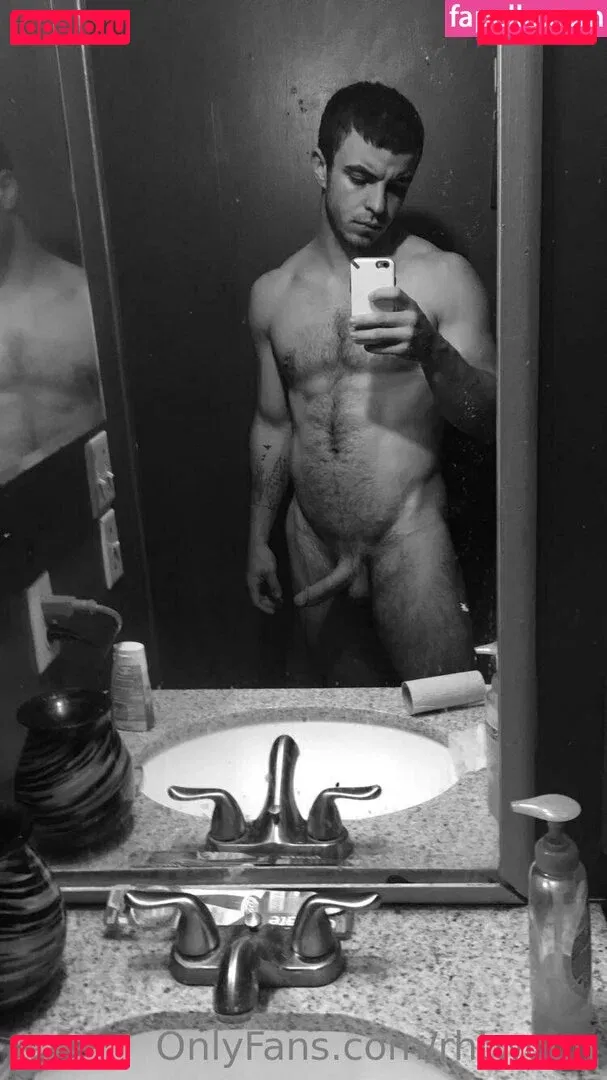 rhtwoun Onlyfans Photo Gallery 
