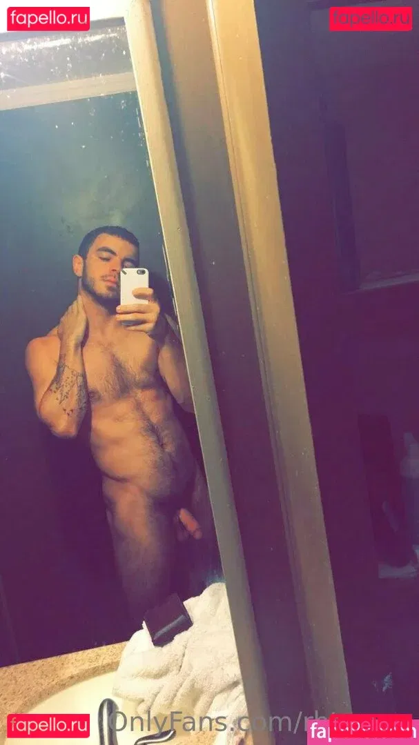 rhtwoun Onlyfans Photo Gallery 