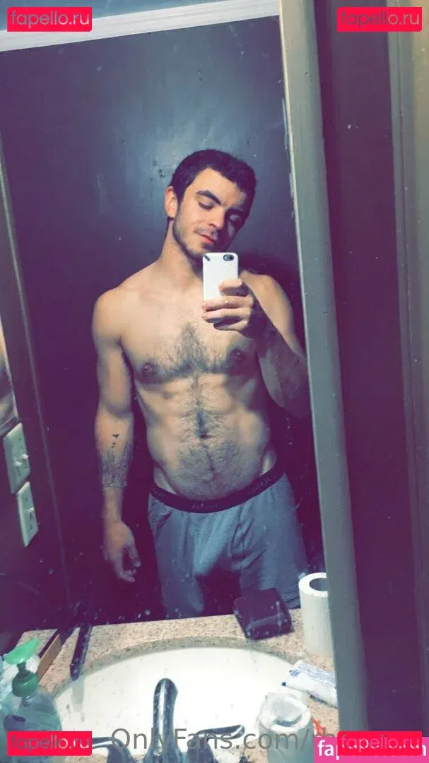 rhtwoun Onlyfans Photo Gallery 