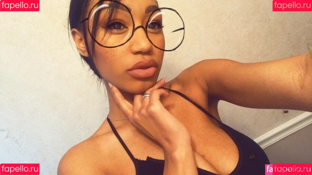 Nia Simone Onlyfans Photo Gallery 