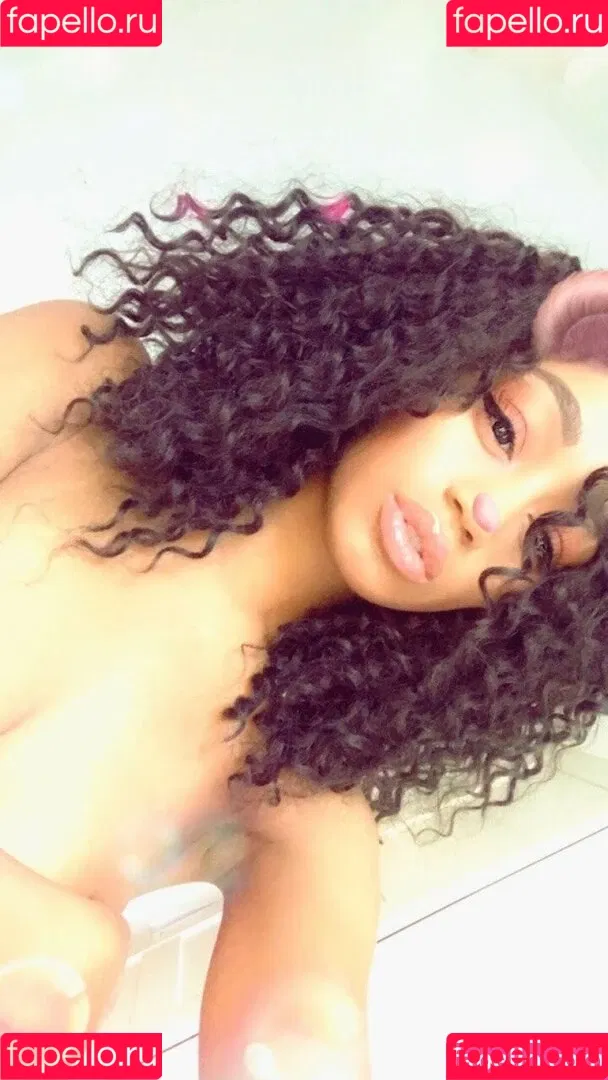Nia Simone Onlyfans Photo Gallery 