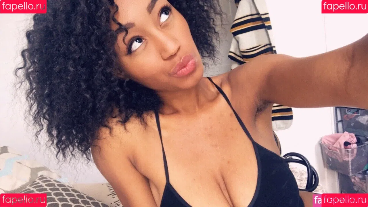 Nia Simone Onlyfans Photo Gallery 