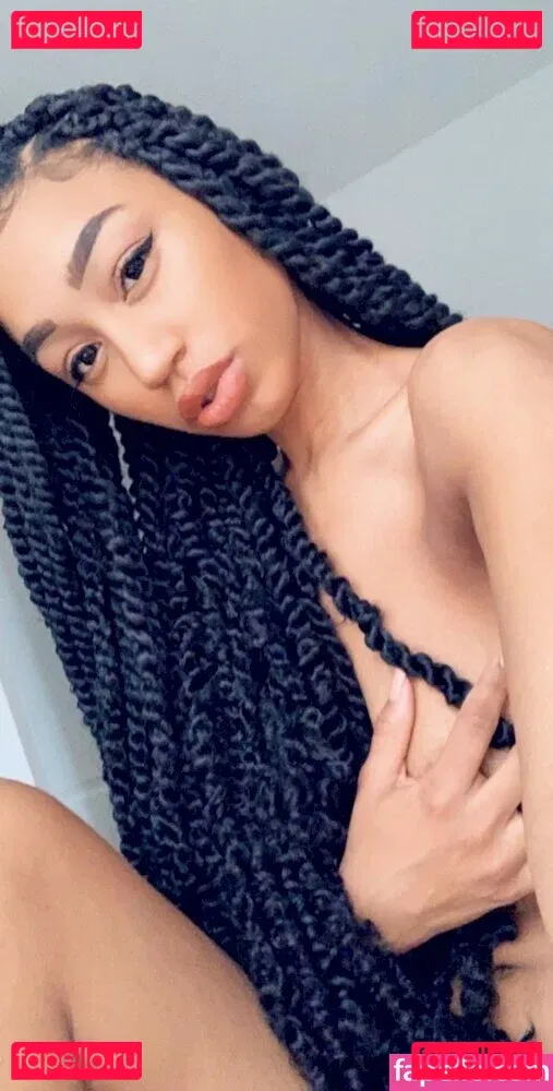 Nia Simone Onlyfans Photo Gallery 