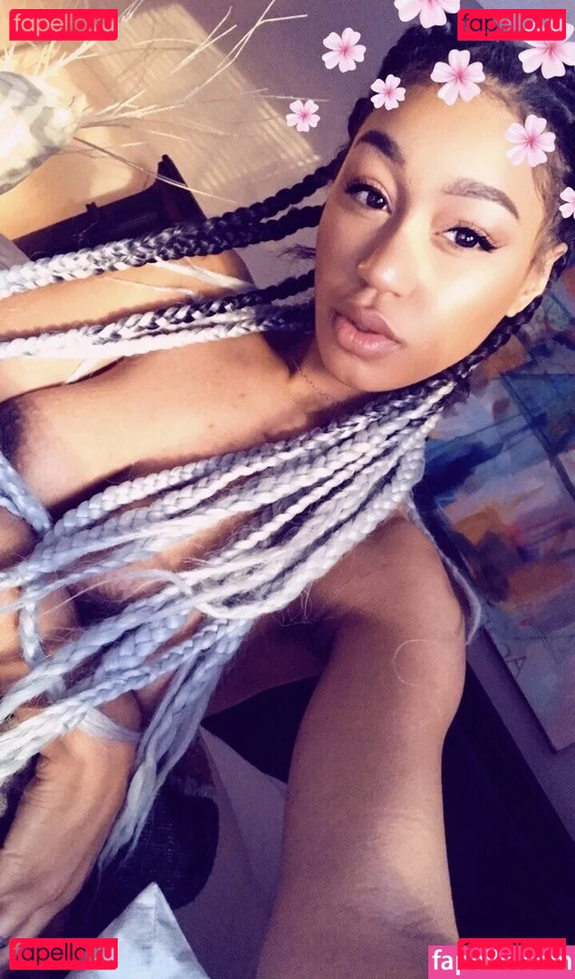 Nia Simone Onlyfans Photo Gallery 