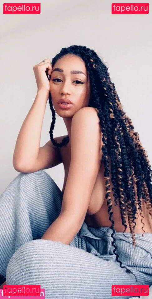 Nia Simone Onlyfans Photo Gallery 