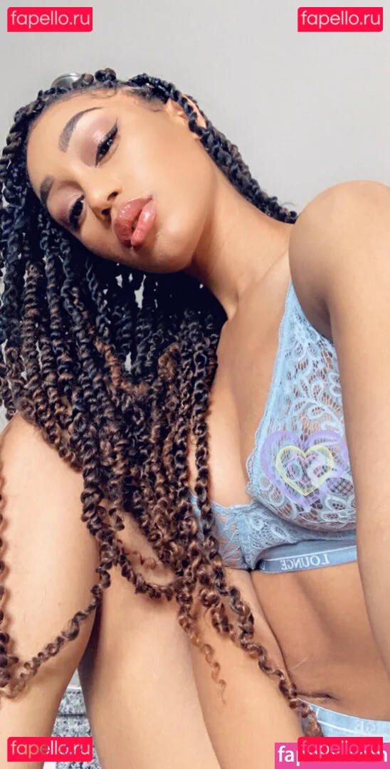 Nia Simone Onlyfans Photo Gallery 