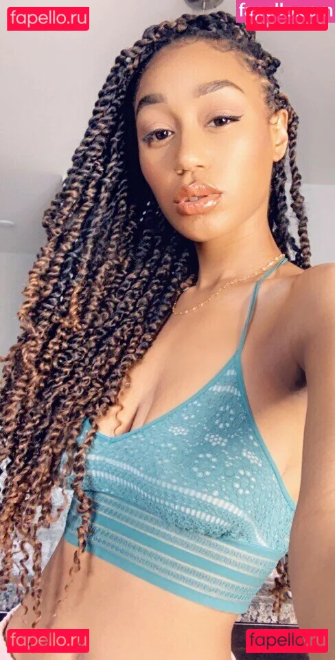 Nia Simone Onlyfans Photo Gallery 