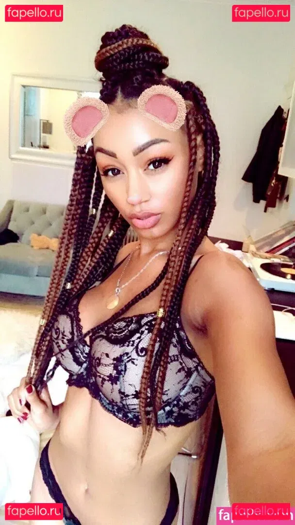 Nia Simone Onlyfans Photo Gallery 
