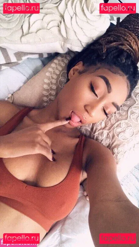 Nia Simone Onlyfans Photo Gallery 