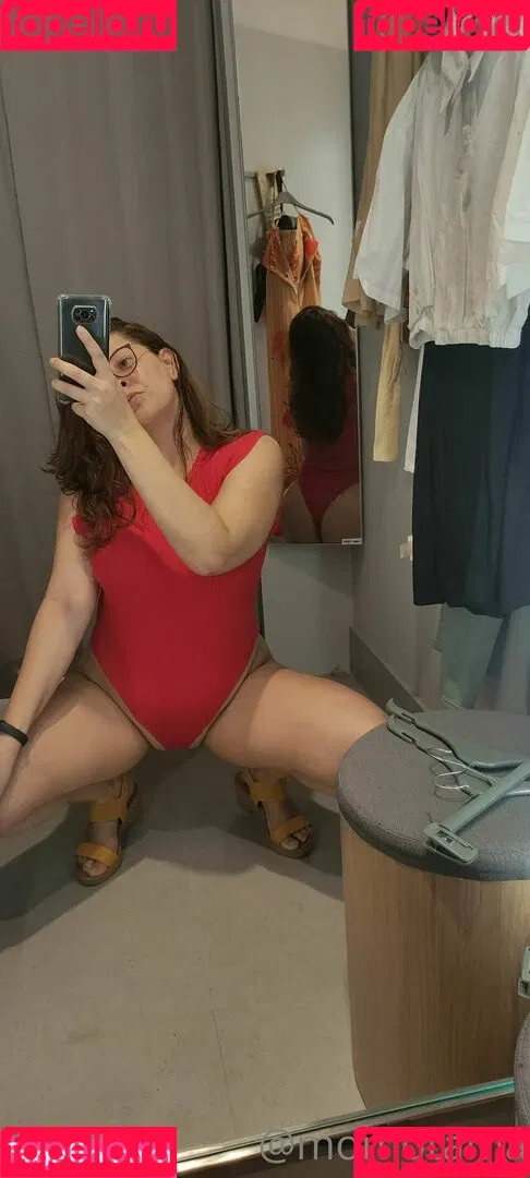MomoTama Onlyfans Photo Gallery 