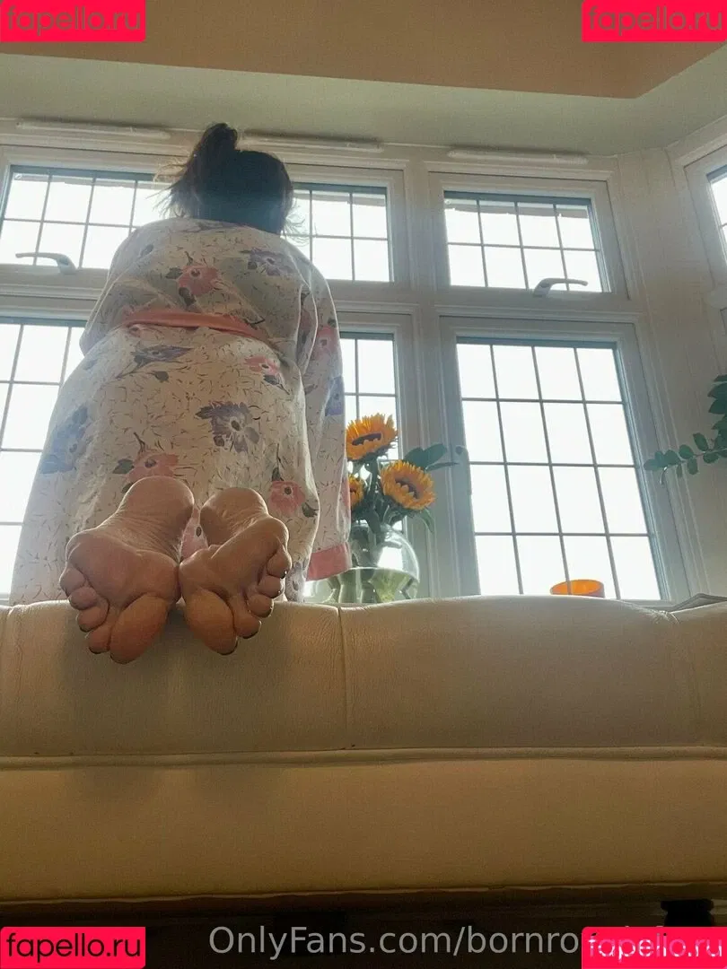 bornroyal_feet Onlyfans Photo Gallery 