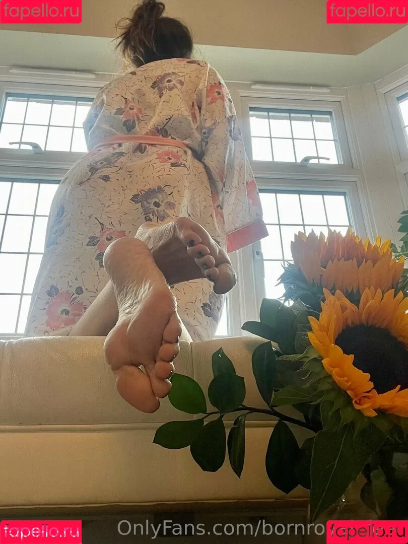 bornroyal_feet Onlyfans Photo Gallery 