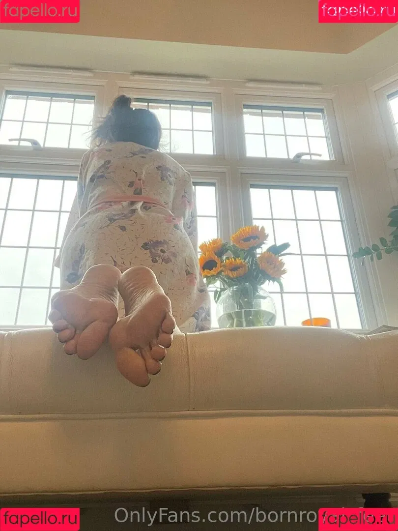 bornroyal_feet Onlyfans Photo Gallery 