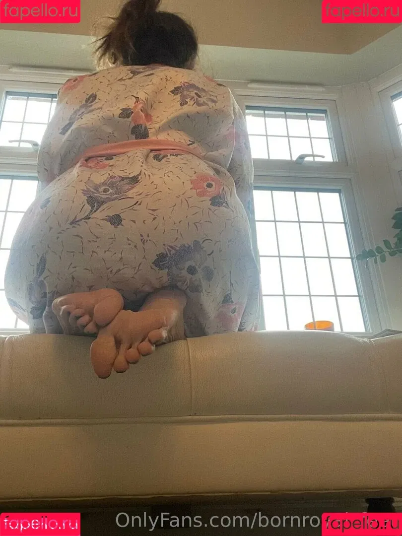 bornroyal_feet Onlyfans Photo Gallery 