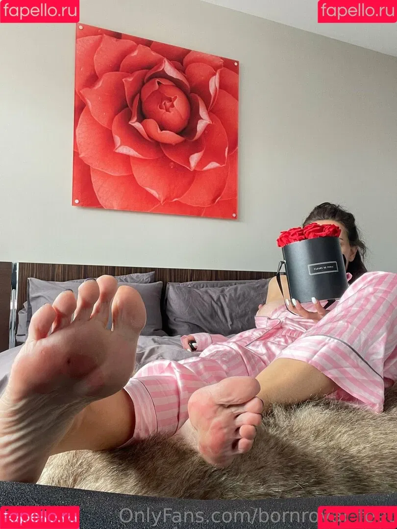 bornroyal_feet Onlyfans Photo Gallery 