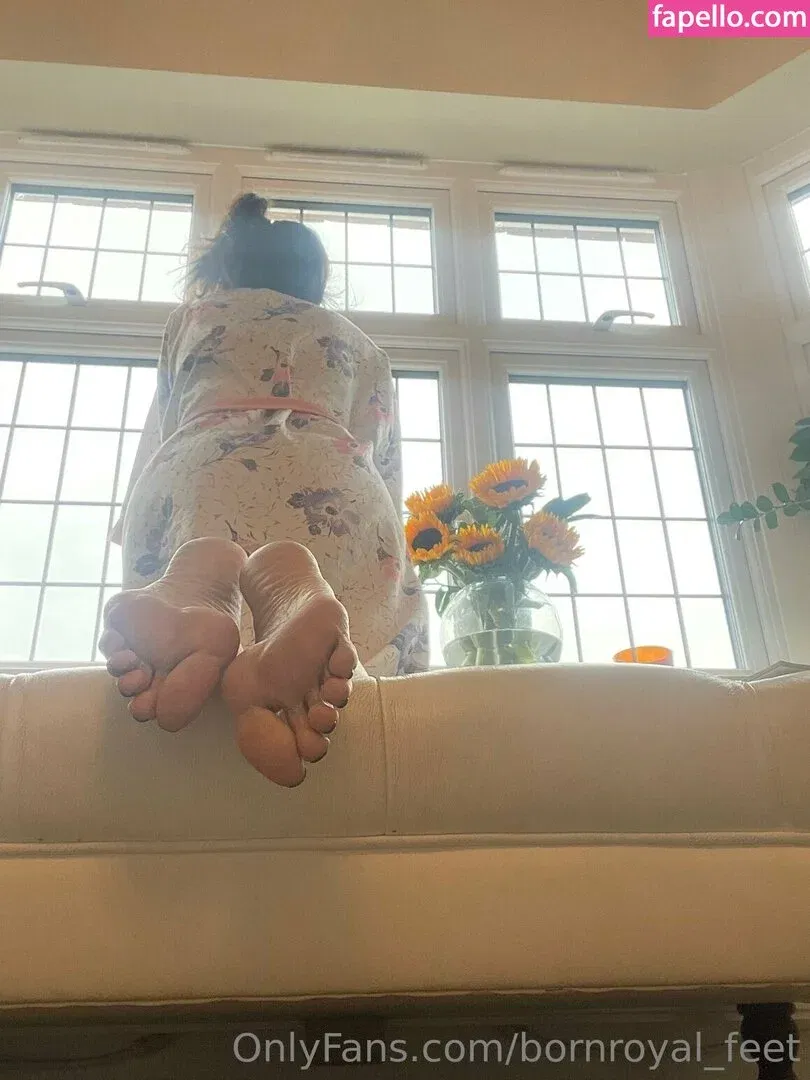 bornroyal_feet Onlyfans Photo Gallery 