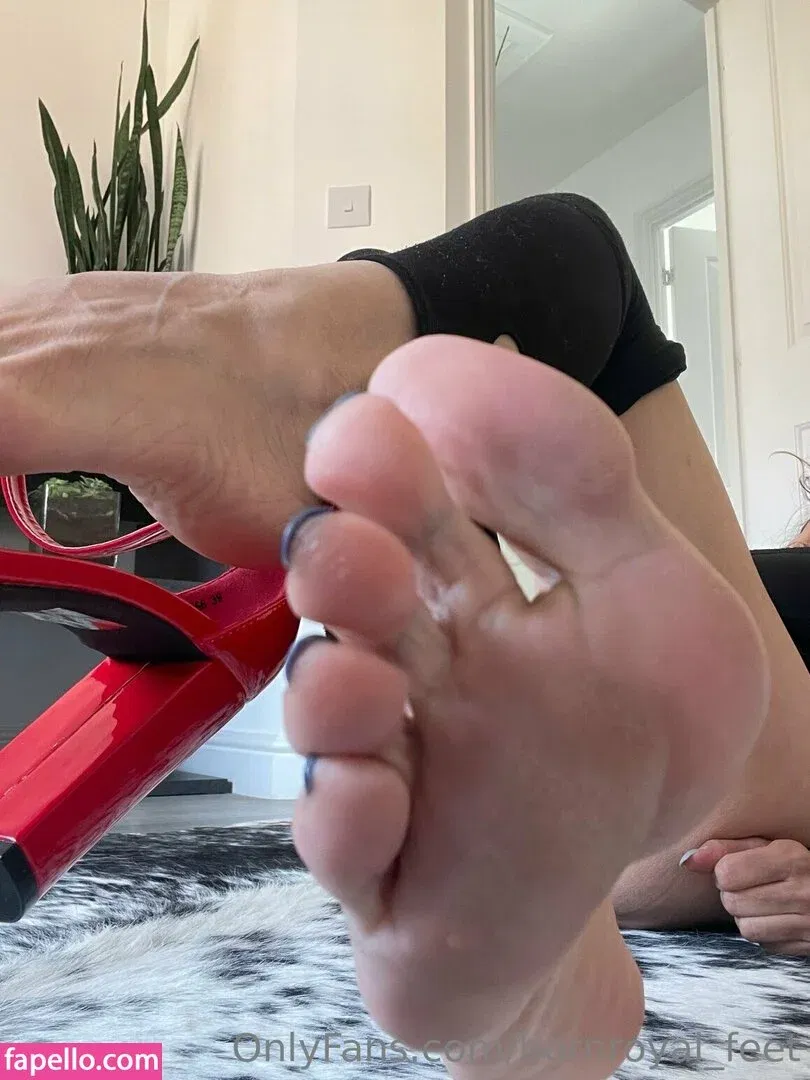 bornroyal_feet Onlyfans Photo Gallery 