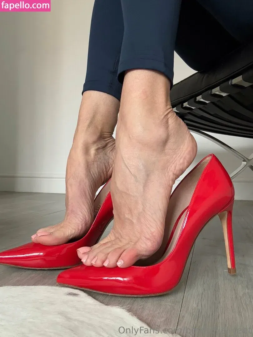 bornroyal_feet Onlyfans Photo Gallery 