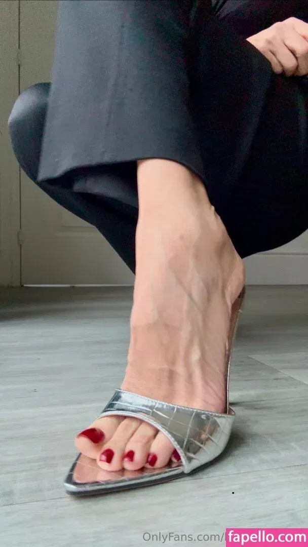 bornroyal_feet Onlyfans Photo Gallery 